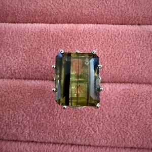 Elegant Green Gemstone Ring